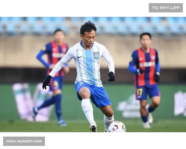 中国球员周通兼职出战世俱杯 基层教练跨国历程见证足球全球化之路