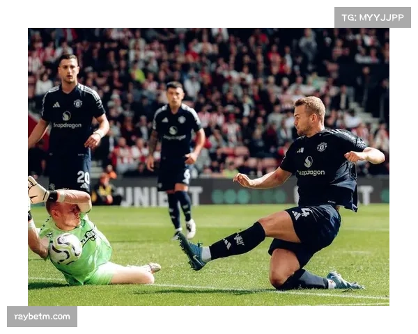 曼联球迷立下5连胜剪发誓言目前还差3场实现目标